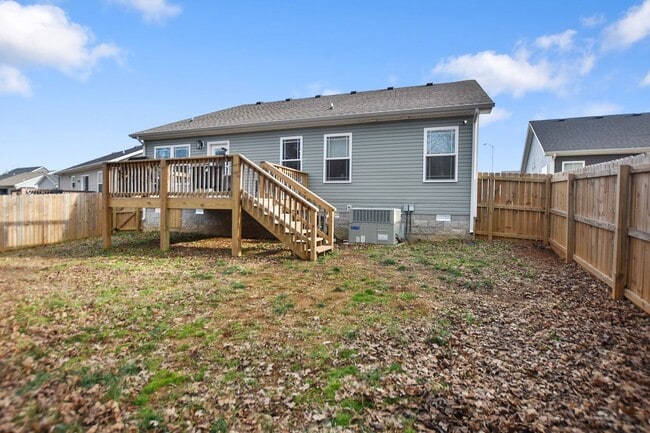 Building Photo - Pet Friendly Three Bedroom!