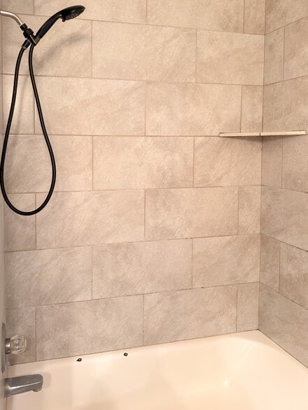 Shower 1 - 100 Morgan Meadows Dr