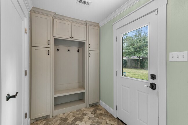 Building Photo - 10211 Candlewood Dr