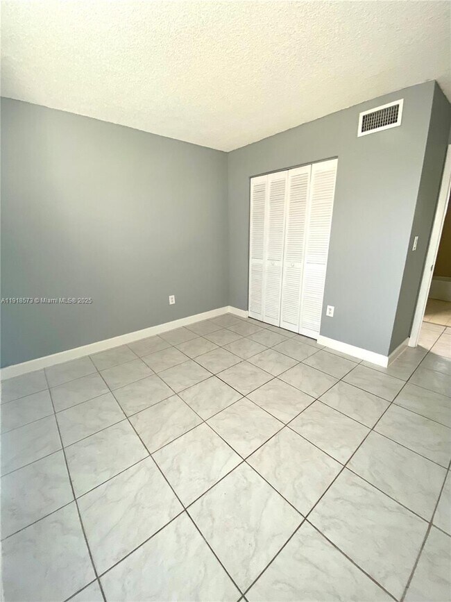 Building Photo - 1755 W 60th St