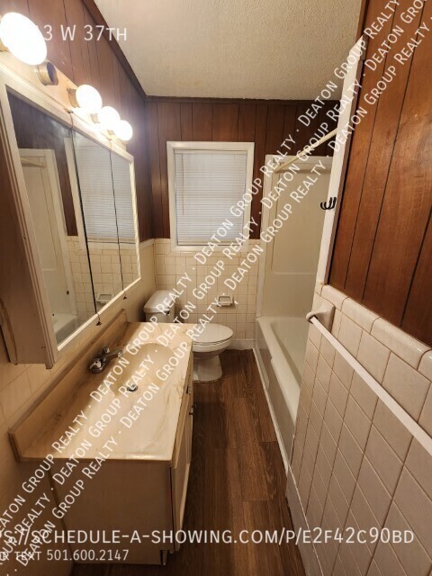 Building Photo - 813 W 37th St