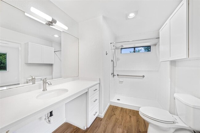 Building Photo - 914 Peggotty Pl