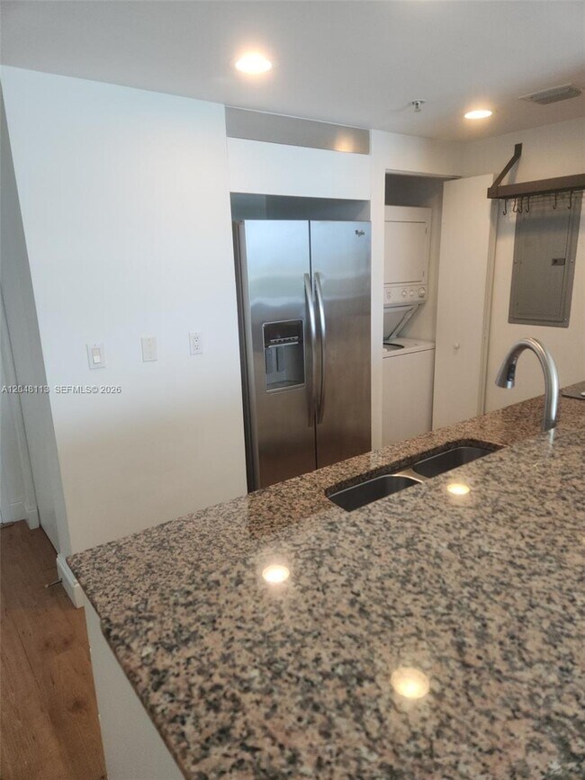 Building Photo - 325 S Biscayne Blvd