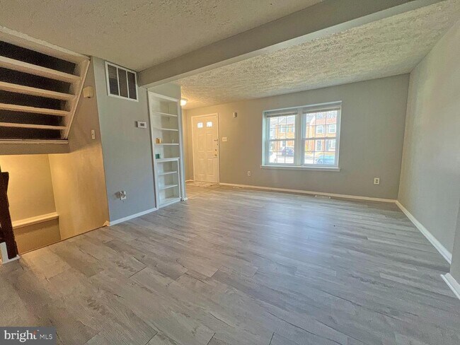 Building Photo - 8104 Willowdale Ct