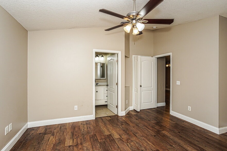 Building Photo - 10610 Navigation Dr