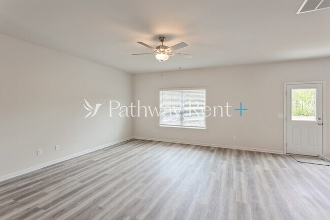 Building Photo - 608 Mackenzie Cv