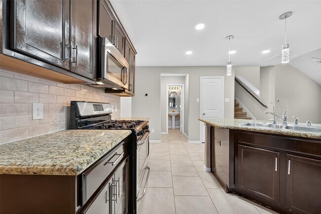 Building Photo - 3026 Village Creek Dr