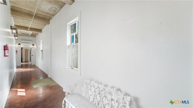 Building Photo - 222 Losoya St