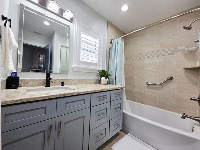 Building Photo - 3435 Overlook Dr NE