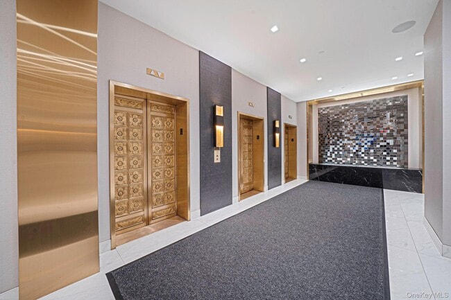 Building Photo - 150 W 51st St