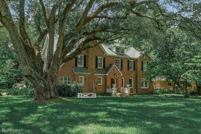 Building Photo - GORGEOUS 4/2.5 BROADMOOR HOME-ACROSS FROM DUCK POND PARK & LIBRARY