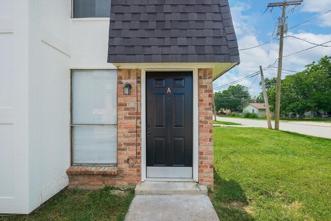 Building Photo - 406 Noble Ave