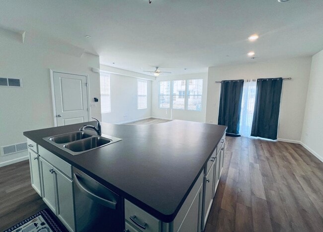 Building Photo - 5935 Hawkweed Dr