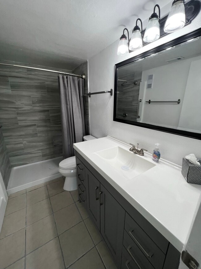 Building Photo - 3200 Candle Ridge Dr