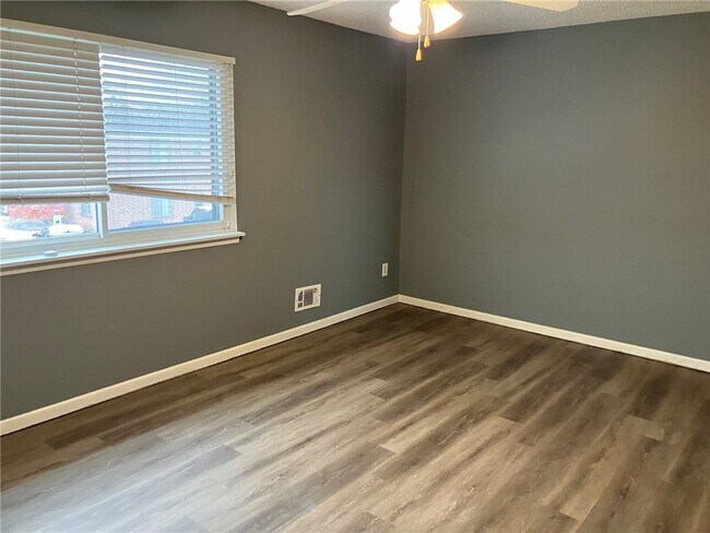 Building Photo - 553 French Rd