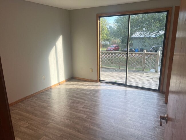 Building Photo - comfortable and convenient : 3-bedroom, 1-...