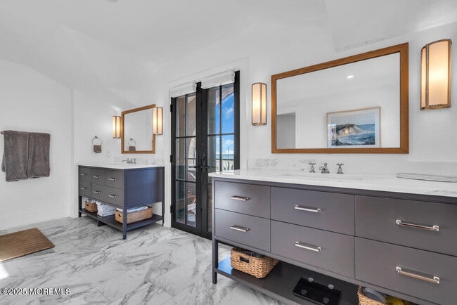 Building Photo - 802 1st Ave