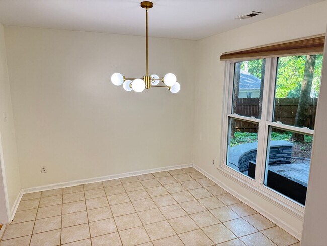 Building Photo - Spacious 3BR Home with Fenced Yard & Outdoor Living in Prime Location!