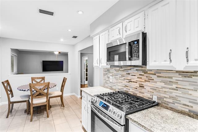 Building Photo - 2600 Summertree Dr