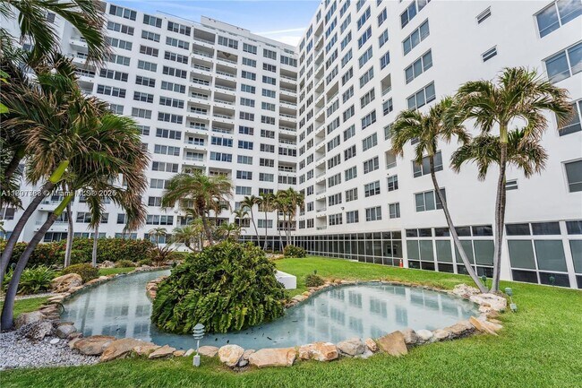 Building Photo - 5005 Collins Ave