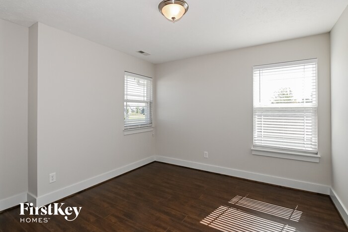 Building Photo - 607 Albermarle Dr