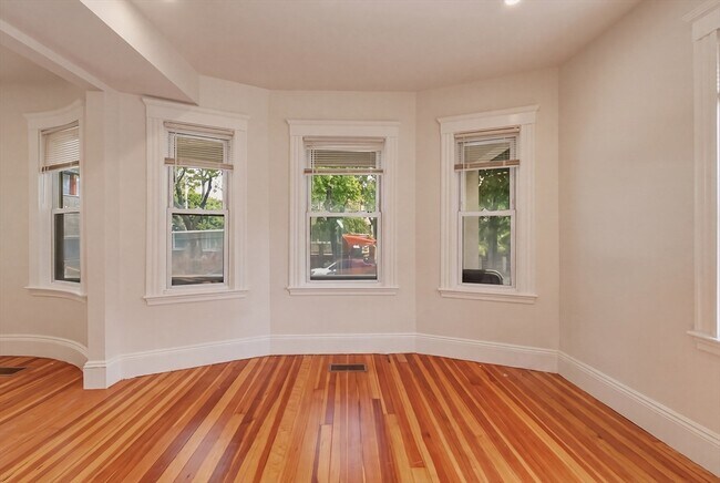 Building Photo - 311 N Harvard St