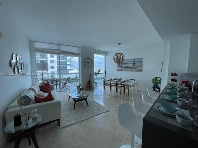 Building Photo - 6515 Collins Ave