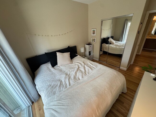 Building Photo - 5 bed 3 bath Gated Community in Union City...