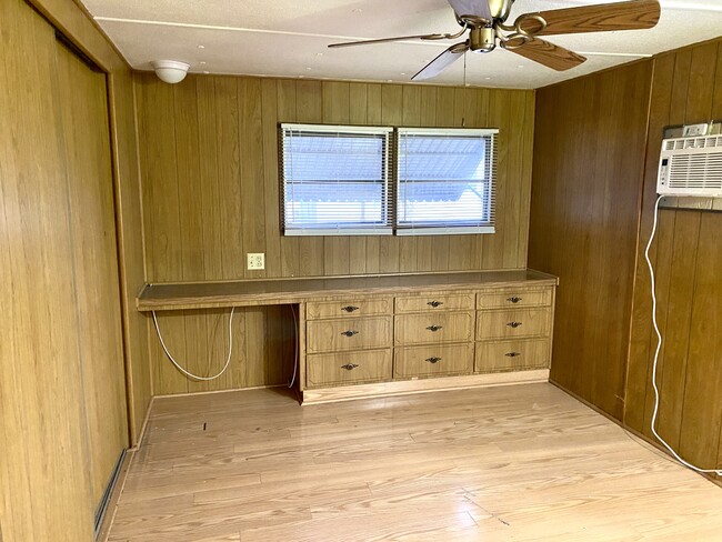 Building Photo - 1134 Lakewood Cir E