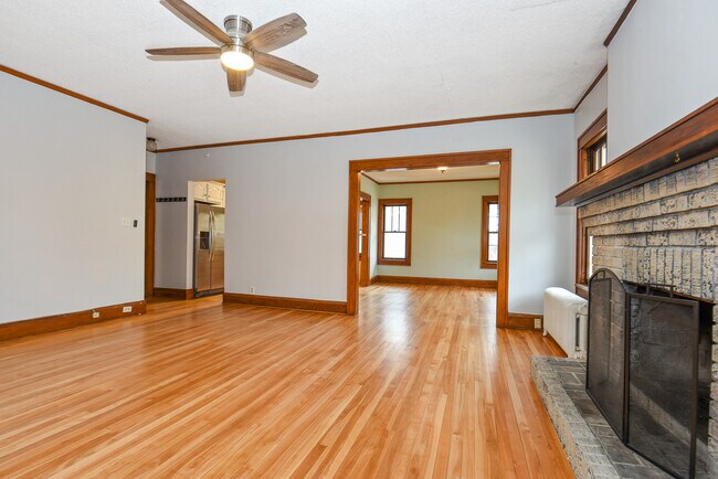 Building Photo - 3900 Sheridan Ave S