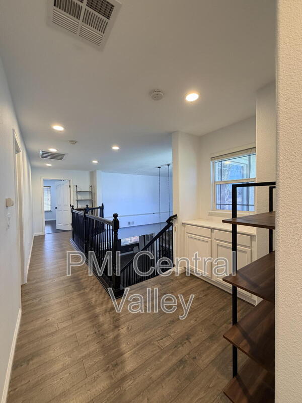 Building Photo - 108 Hornfels Ave