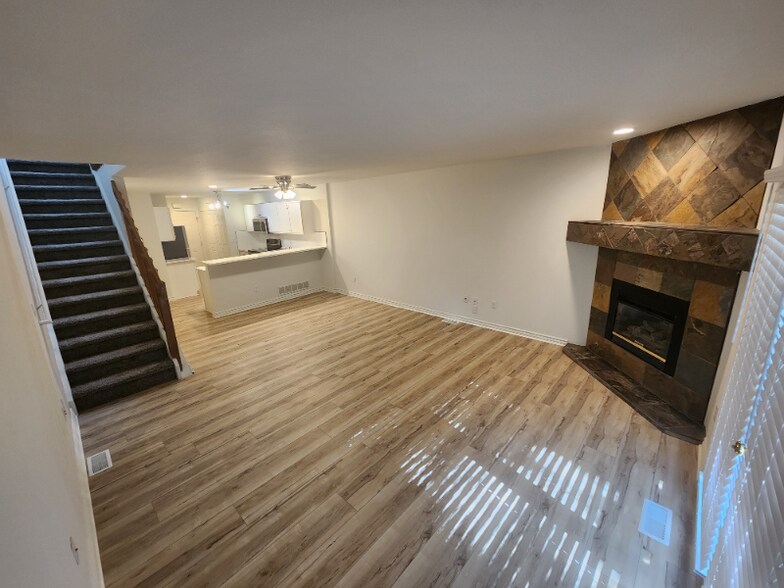 Building Photo - 11530 W 70th Pl