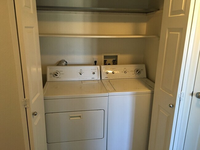 Building Photo - $200 Credit/Signing Bonus