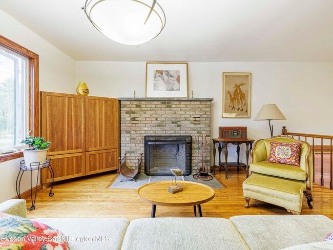 Building Photo - 10 Purdy Hollow Rd