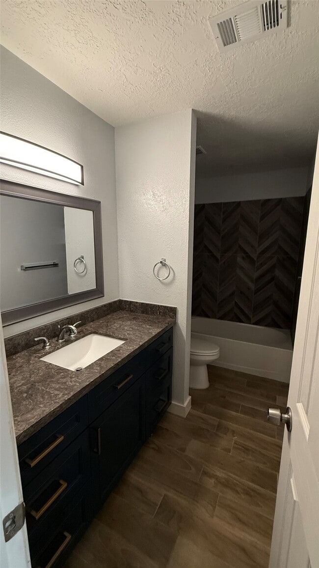 Building Photo - 6018 Beaconridge Dr