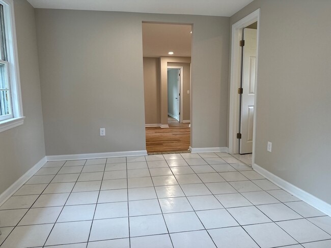 Eat-in kitchen - 35 Arlington Ave