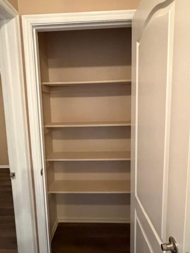 Building Photo - Updated Duplex - Mustang Schools - Open Fl...