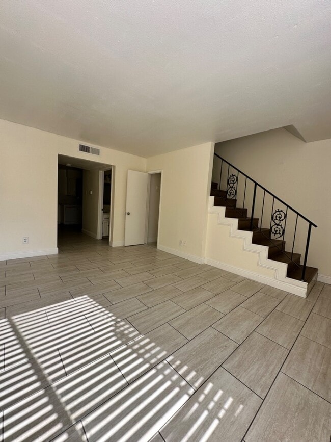 Building Photo - 3318 E Sierra Madre Ave