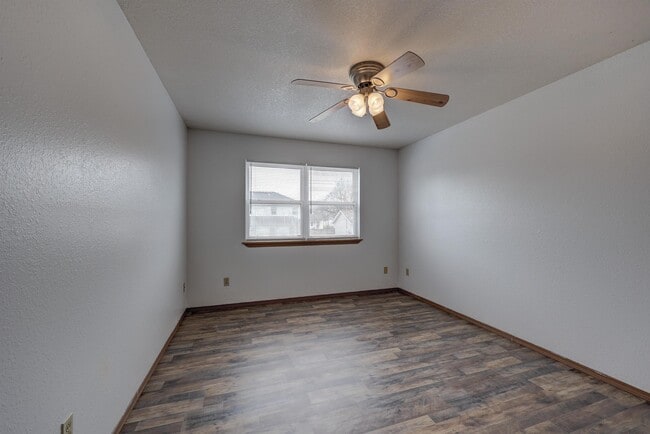 Building Photo - 627b S Walker St