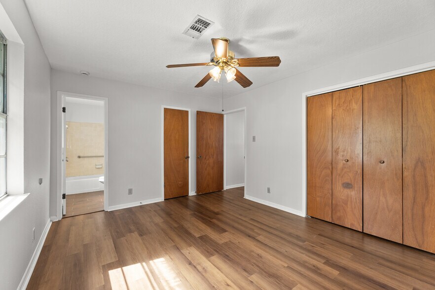 Building Photo - 717 Cedar Bayou Rd