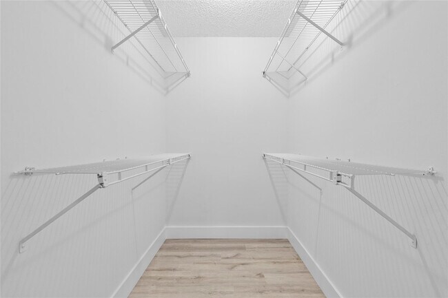 Building Photo - 610 Gardens Dr