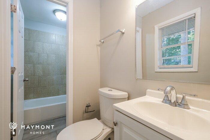 Building Photo - 1358 Stoneham Ct