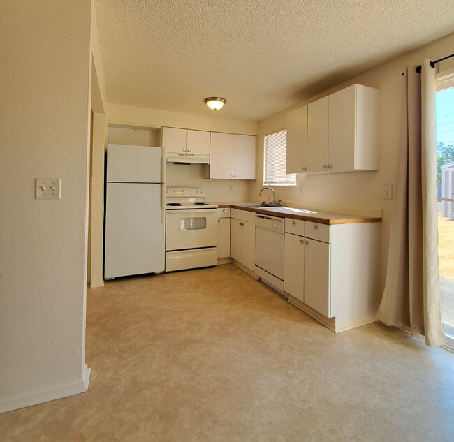 Building Photo - FG: 01010 E 35th