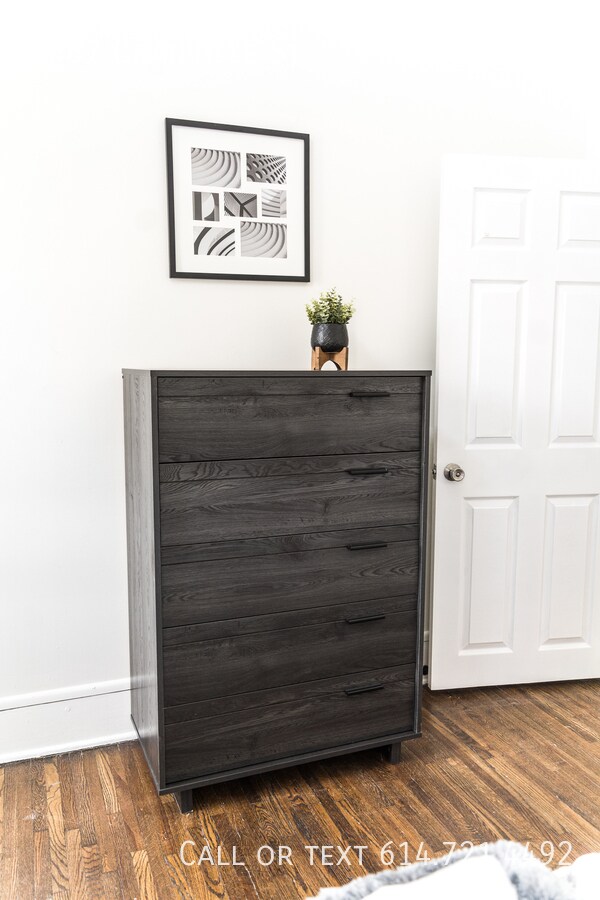 Building Photo - 1487 Granville St