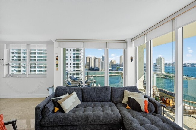 Building Photo - 1155 Brickell Bay Dr