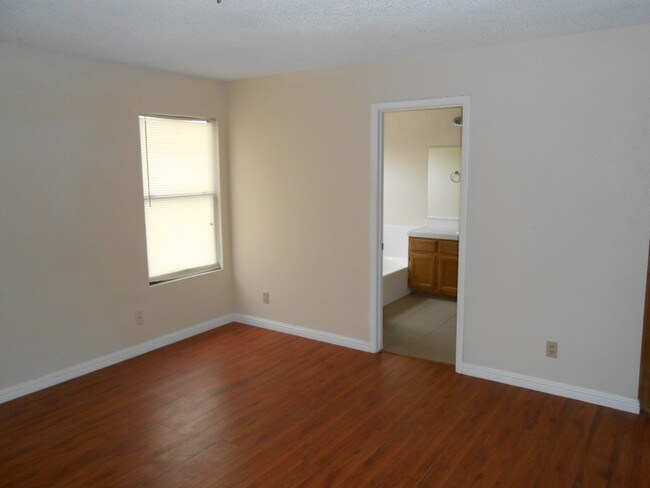 Building Photo - 9521 Sunken Reef Cir