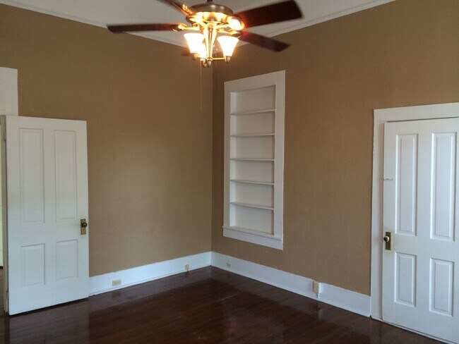 Building Photo - 3 bedroom, 2 bath Historic Home Near Downt...