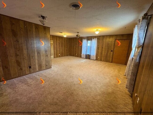 Building Photo - 4 bedroom 2 bathroom home in Lawndale read...