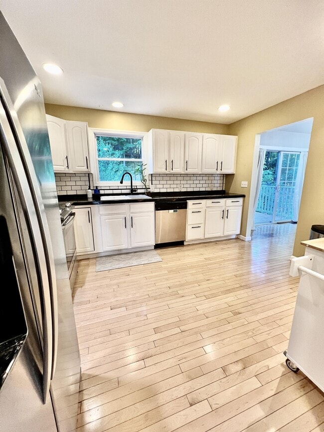 Building Photo - 229 Palisades Dr