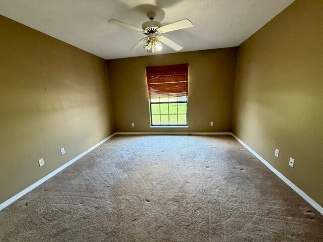 Building Photo - 604 Mallory Dr
